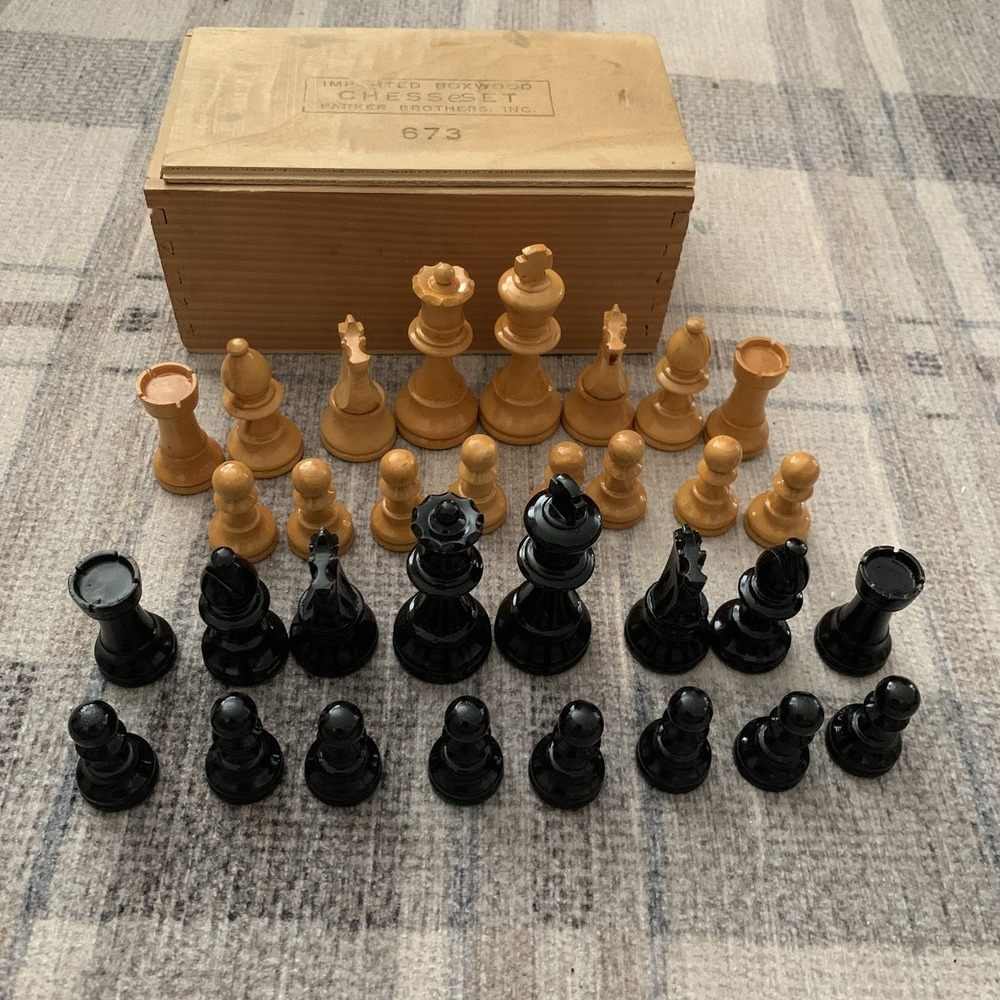 Vintage Parker Brothers #673 Imported Boxwood Staunton Chess Set - France